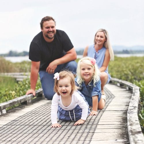 Family photo with two kids at Tauranga by Susanna Lin Photography